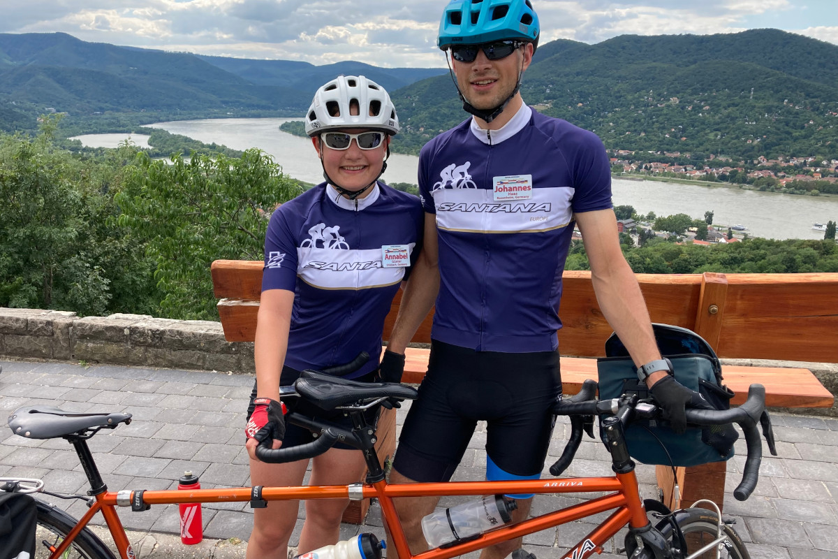 Tandemfahren entlang der Donau